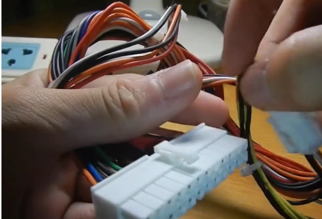 電腦電源 電腦電源