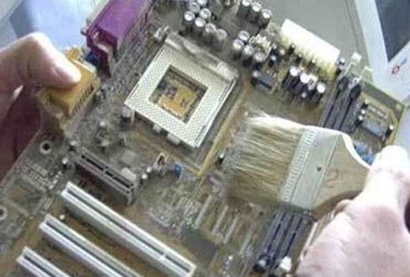 電腦按開機鍵沒反應