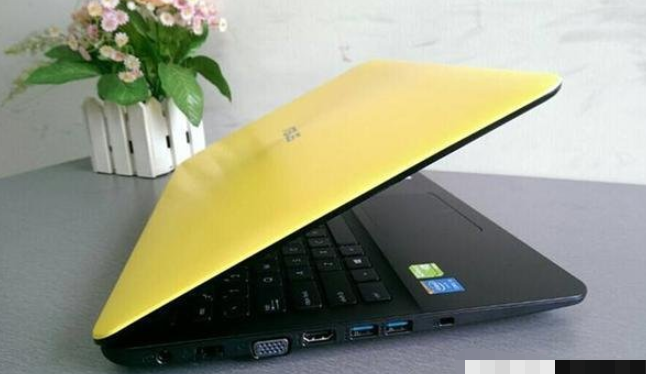 大學生筆記本電腦