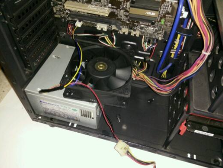 電腦機箱風扇聲音大