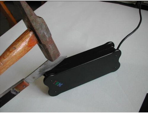 拆解電源適配器