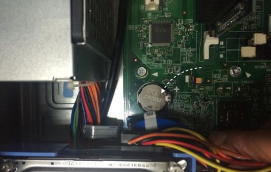 電腦開機顯示器黑屏